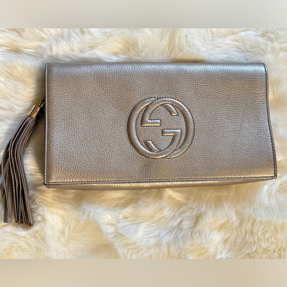 Gucci Metallic/Gold Pebble Leather Soho Clutch